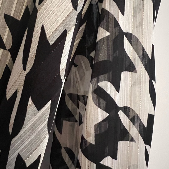 Dress chic - Picture 3 of 3